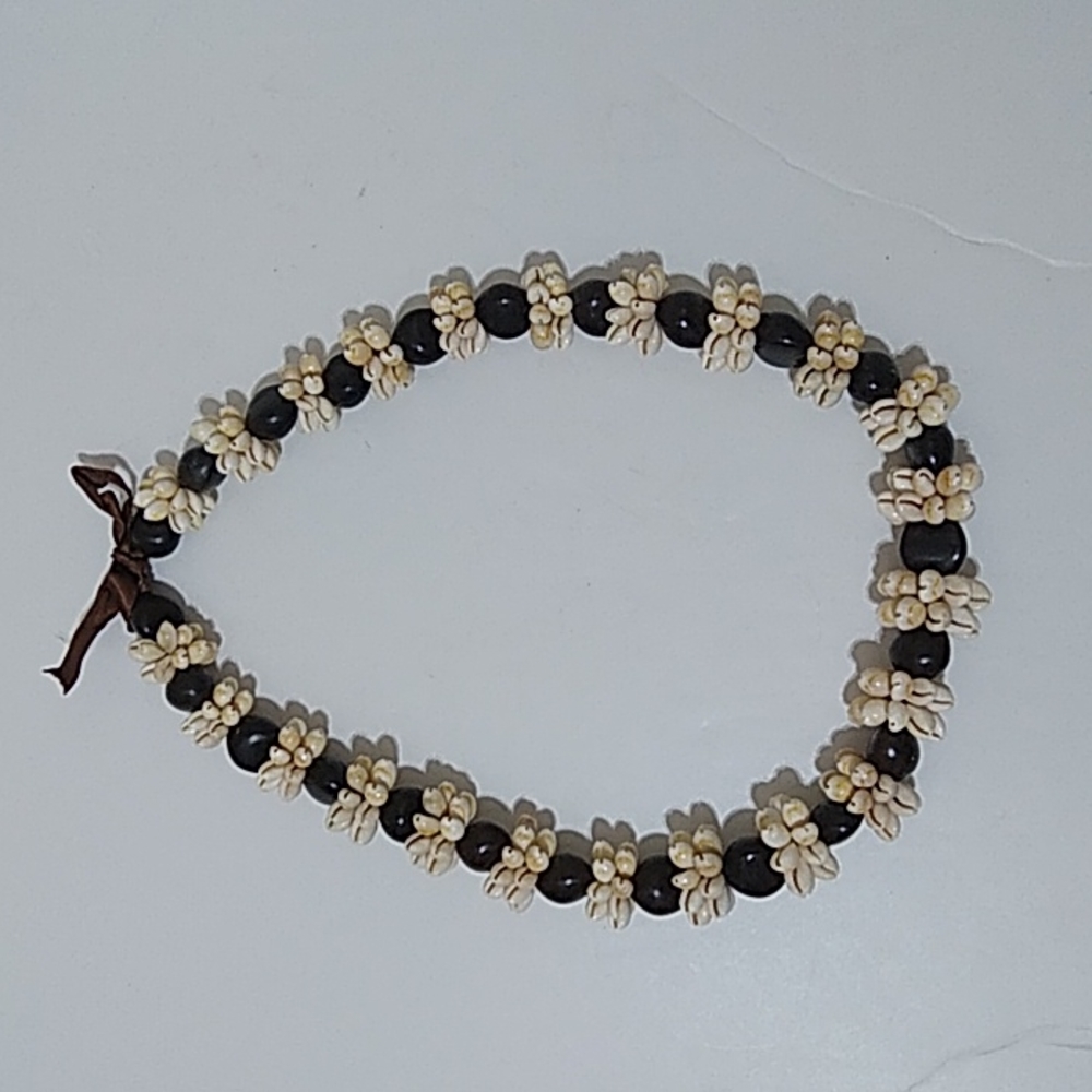 Cowrie Shell Necklace Lei